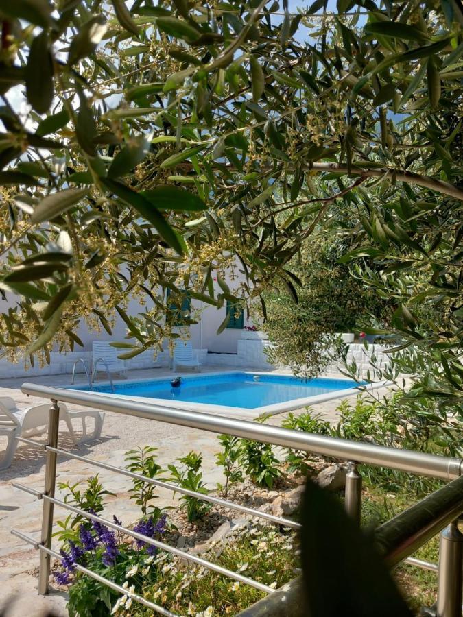 Holiday House M&A&K With Swimming Pool Kaštel Štafilić Extérieur photo