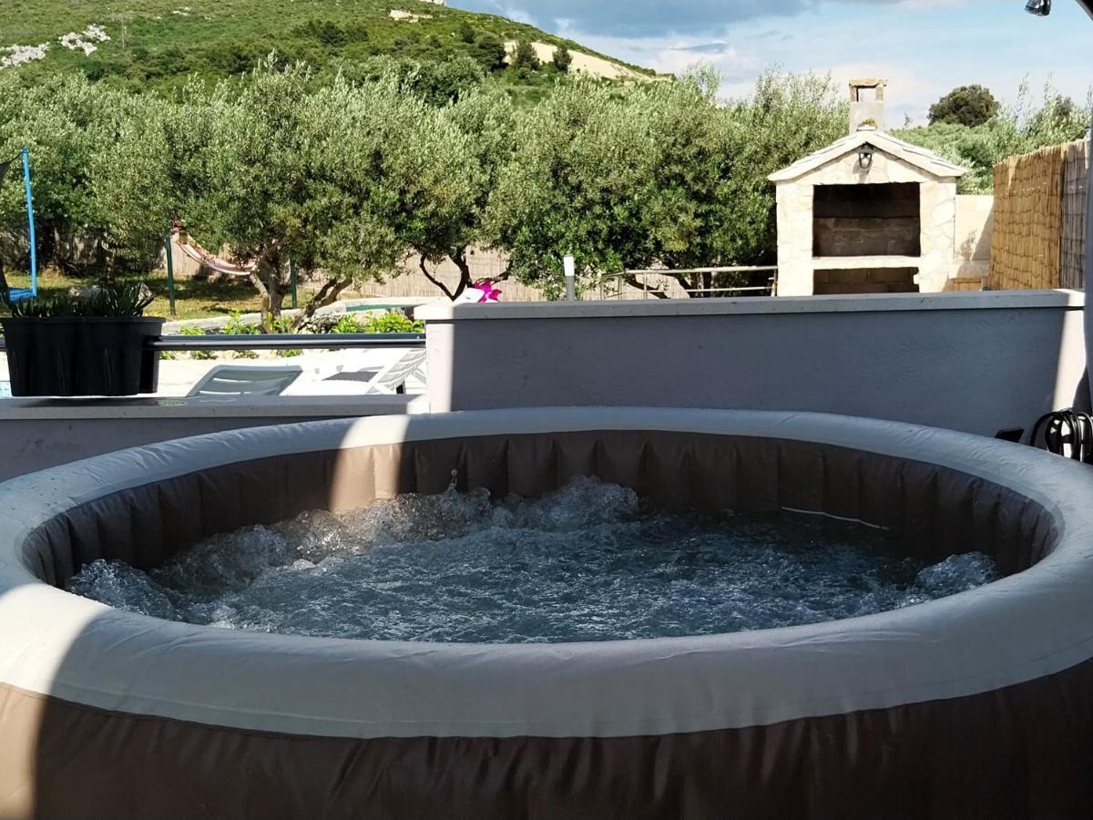 Holiday House M&A&K With Swimming Pool Kaštel Štafilić Extérieur photo