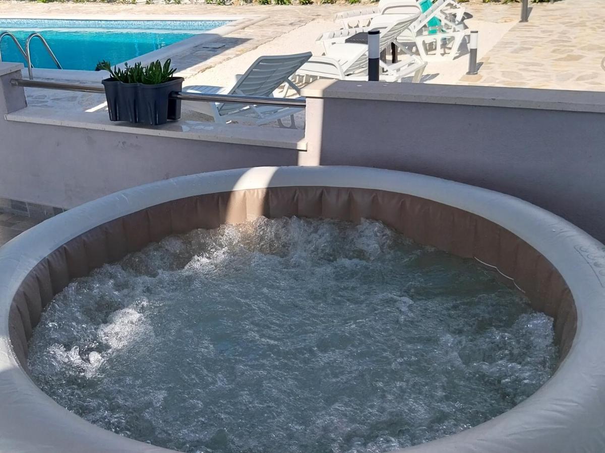 Holiday House M&A&K With Swimming Pool Kaštel Štafilić Extérieur photo