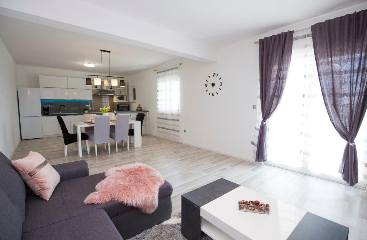Holiday House M&A&K With Swimming Pool Kaštel Štafilić Extérieur photo