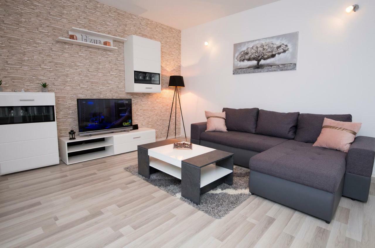 Holiday House M&A&K With Swimming Pool Kaštel Štafilić Extérieur photo